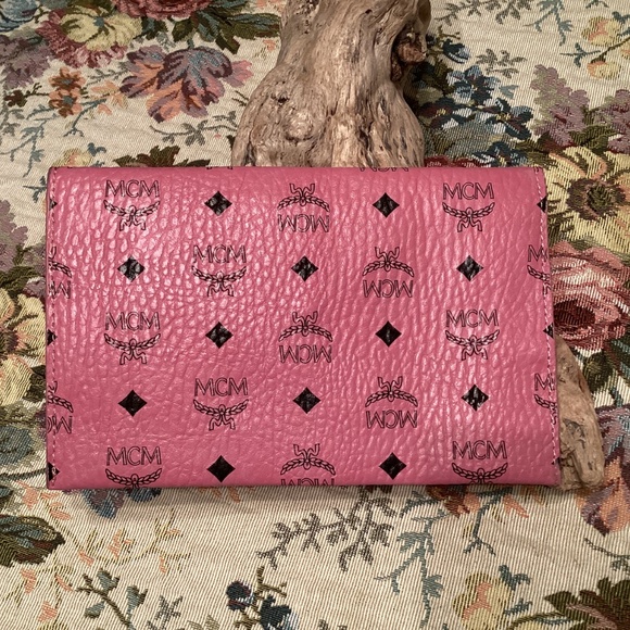 MCM GWP VIP Envelope Clutch Pink w/unbranded Chain Brand New - Picture 2 of 7